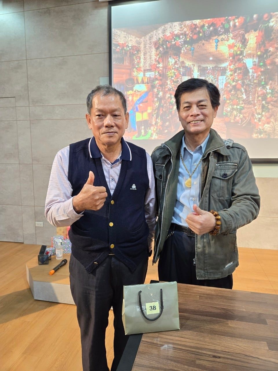 2024.12.20 聖誕派對暨歡慶王裕萍上聘一星總代理